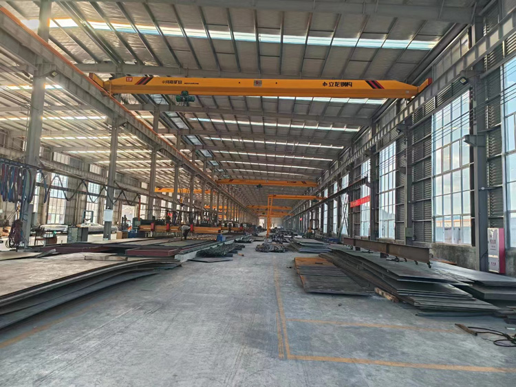 立龍鋼構廠房一角